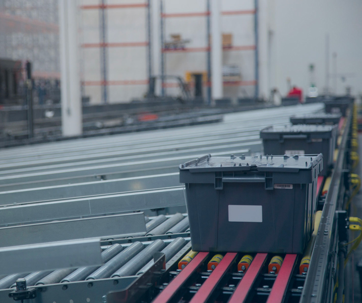 conveyor and tote