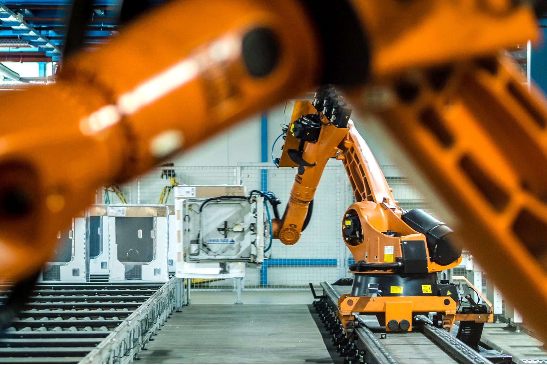 The Benefits and Applications of Robotic Palletizers